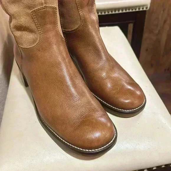 Fur lined boots. Size 8M - Picture 2 of 11